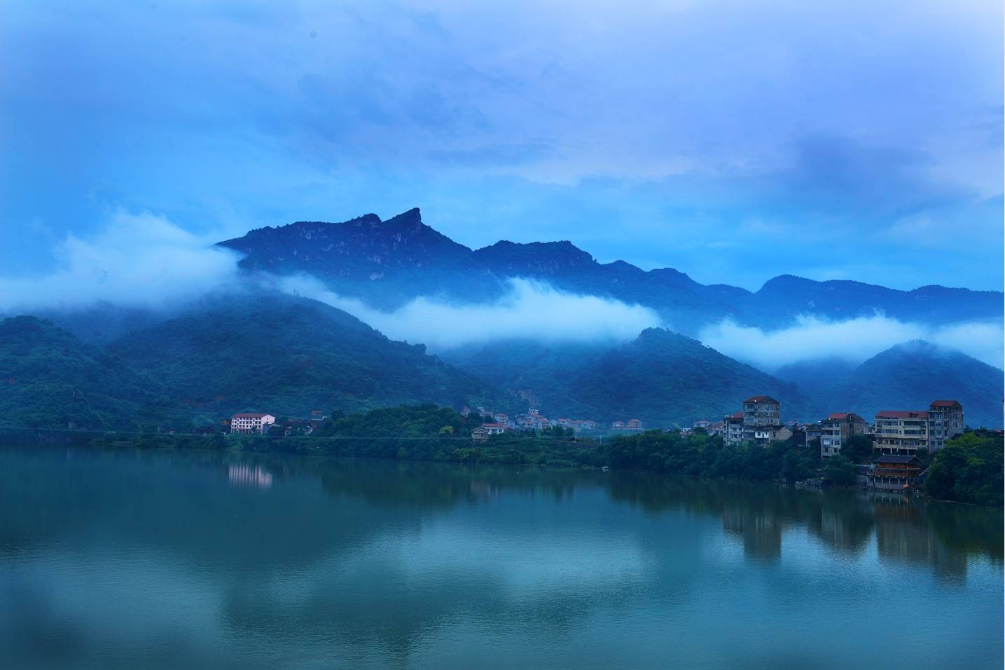 陶徳树摄于溆浦县大江口.