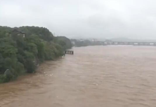 永州祁阳：洪峰过境超警戒水位1.2米