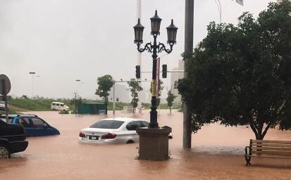 强降雨侵袭长沙城 洋湖片区多个楼盘遭水灾