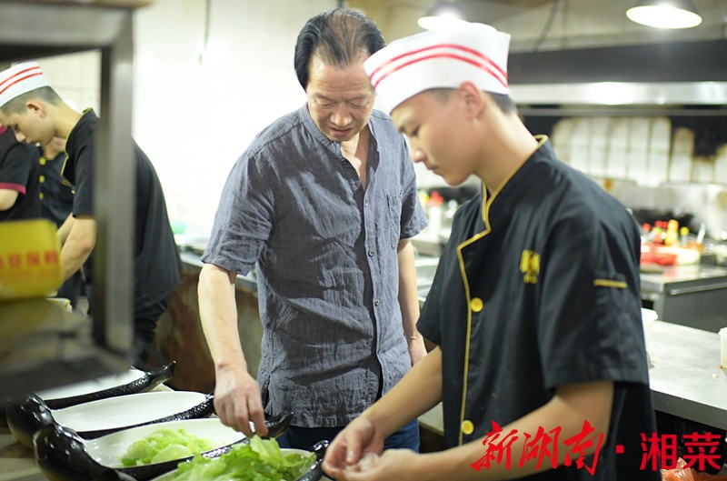 邓和平:"玩"出来的湘菜大师