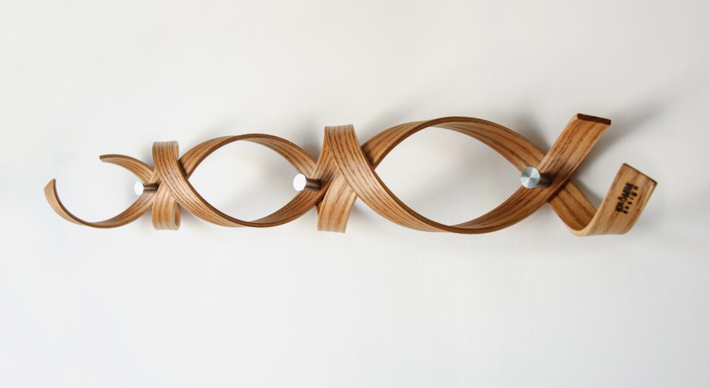 潮家居丨来自蒙特利尔的创意家居 螺旋弯曲的木质挂衣架