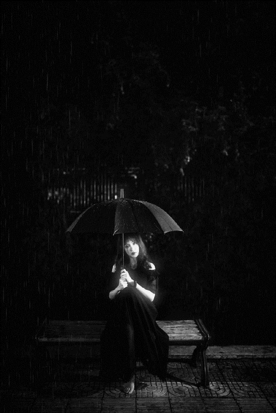 下雨的夜晚 一个人图片