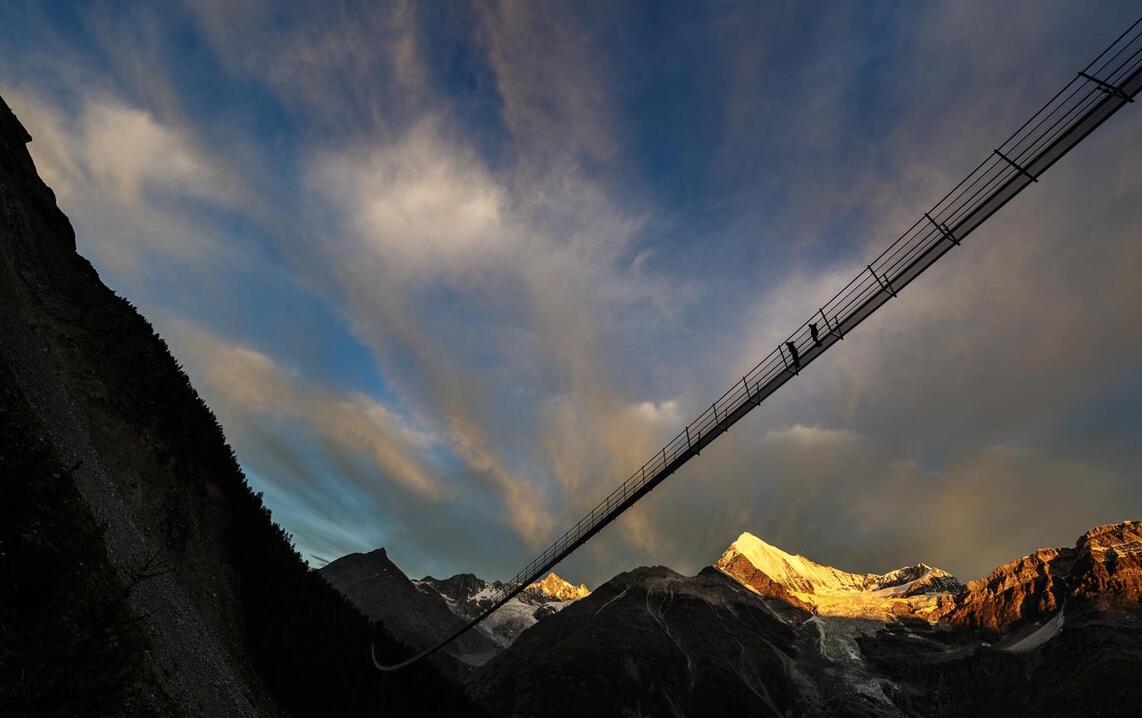瑞士落成全球最长吊桥，建造只用了 10 周时间