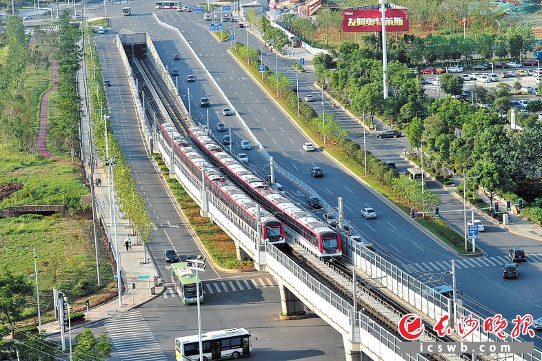 随着长沙地铁1,2号线的开通,长沙轨道交通进入"换乘时代".