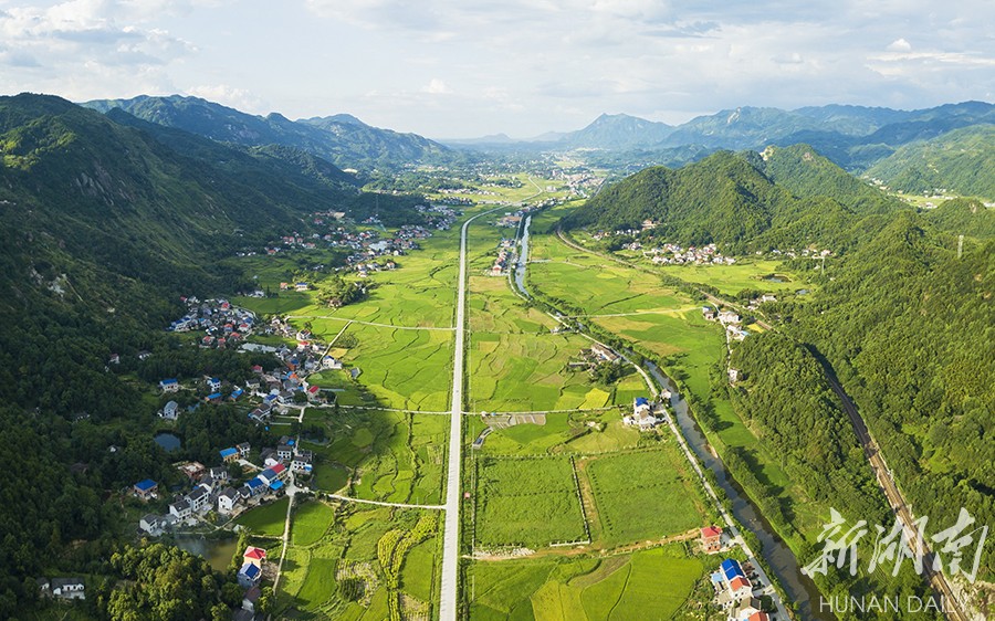 汨罗川山坪镇美女图片