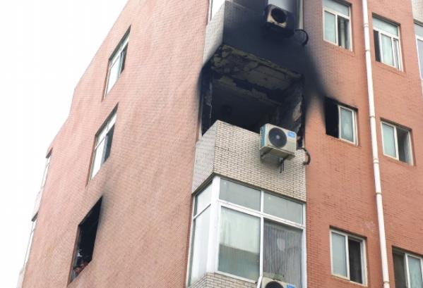 中南林科大一学生使用热得快引发大火 宿舍烧得只剩床架