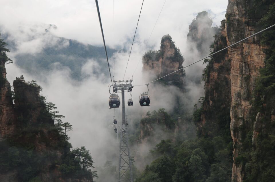 张家界天子山：白露将至 峰起云涌