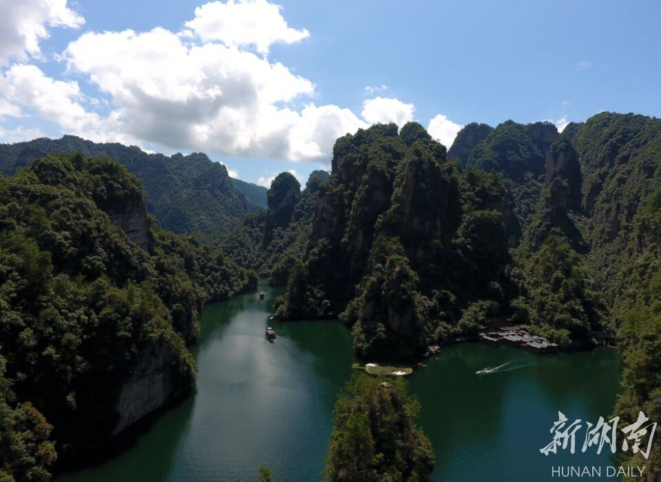 寶峰湖:藍天碧水踏秋來 - 湖南印象推薦 - 新湖南