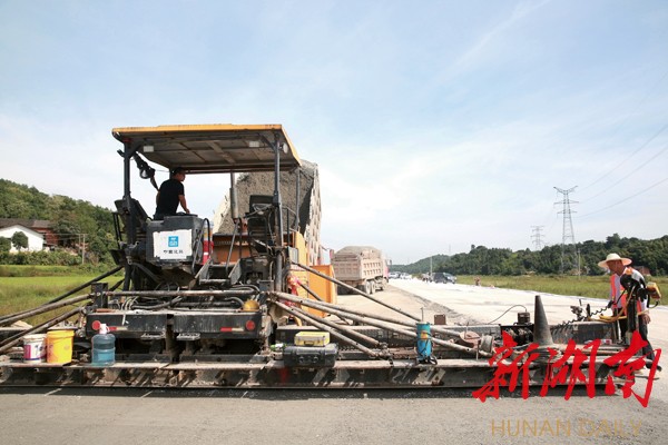 记者再次来到位于宁乡县夏铎铺镇长龙新村的金唐公路项目一期——金岳