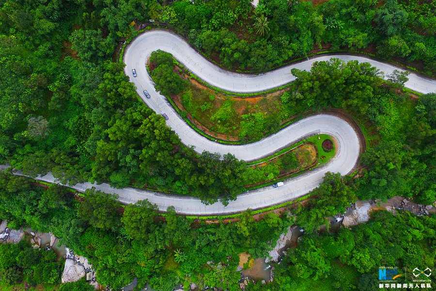 俯瞰海南五指山 领略海岛别样风情