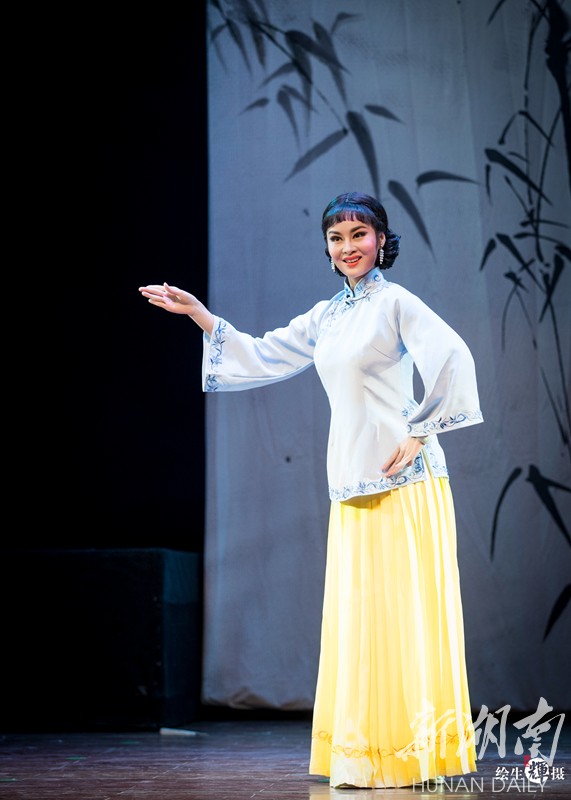 周帆 年龄:31岁 剧种:湘剧 行当:青衣 单位:长沙市湘剧保护传承