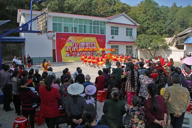 “九九重阳节浓浓敬老情”