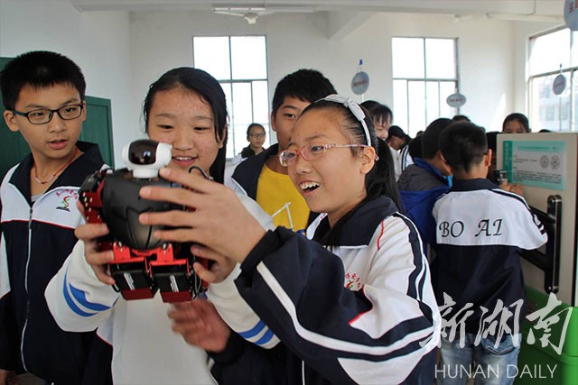 县区丨蓝山:科普大蓬车开进博爱学校