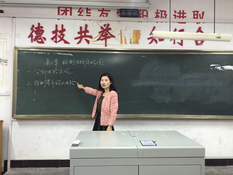 立足三尺讲台 服务学生成长成才——专访湖南工程职业技术学院老师尹梅
