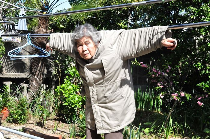 旅行玩自拍？这位89岁日本婆婆比你会玩多了