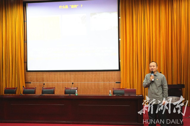 彭力作专题讲座