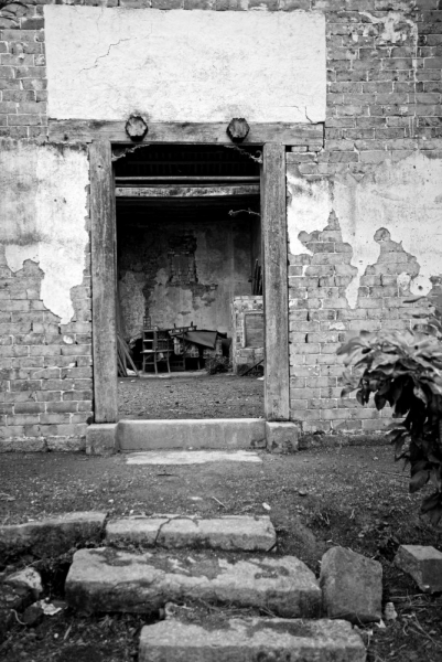 罗泽南故居,显得残破.