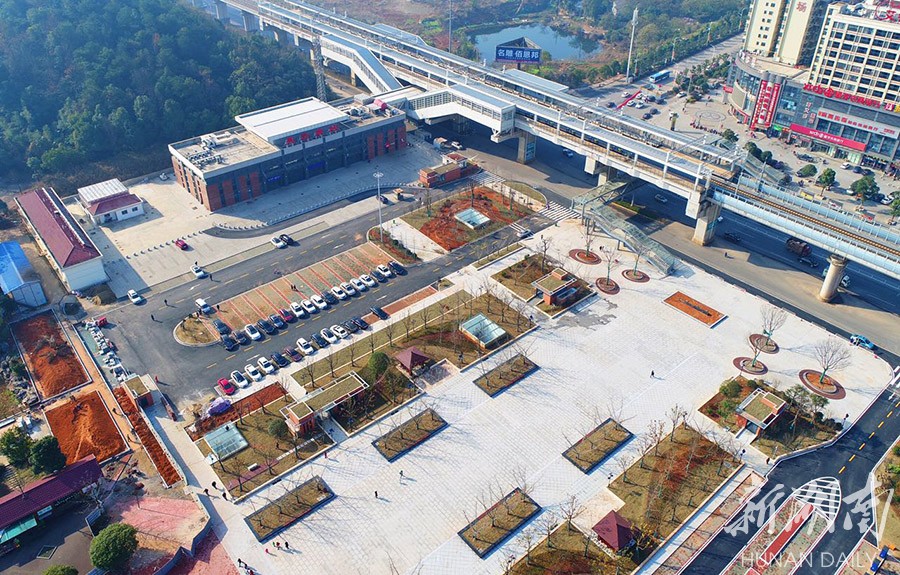 长株潭城际铁路芙蓉南站市政配套站前广场建成开放 - 焦点图 - 湖南