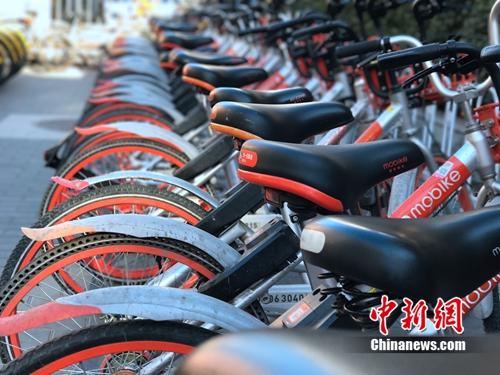 其旗下的熊猫单车6月份也出现押金难退的情况,四川拜客当时称是系统