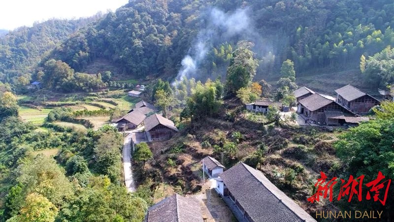 全"家"总动员——永顺灵溪镇陈家坡全民共建美丽乡村小记