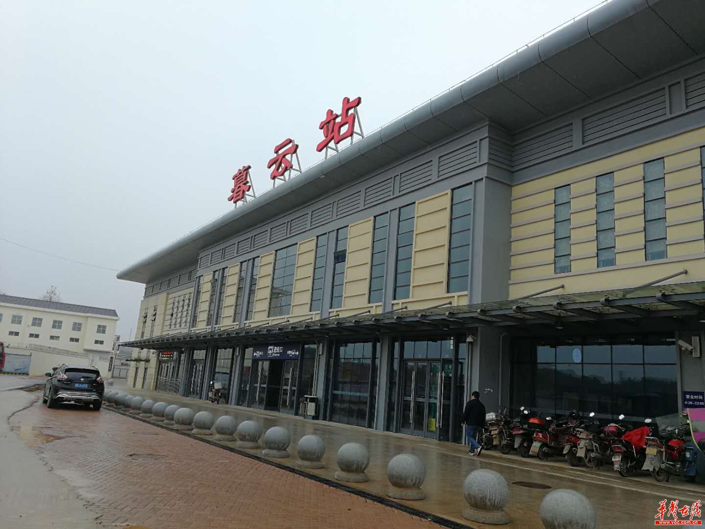 华声在线记者抵达了暮云站,我们将乘坐9点32分的城轨,去往湘潭