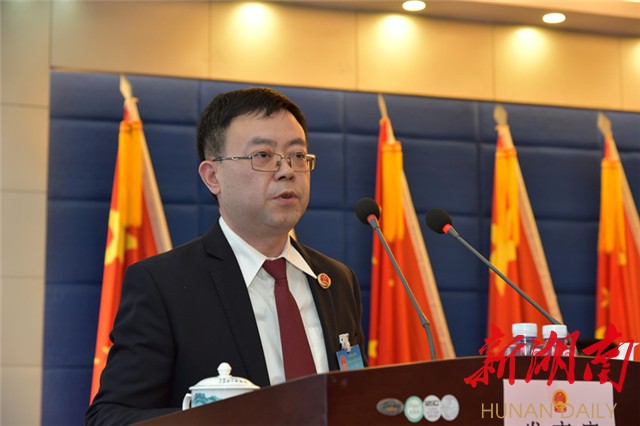 (区人民检察院检察长黄伟波作区人民检察院工作报告)