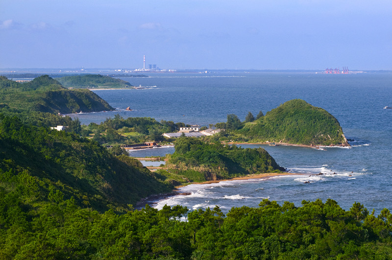 原名大平坡,因海灘地平寬廣而得名,素有東方夏威夷南國第一灘之稱