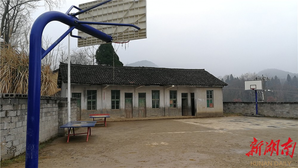 图集|凤凰县千工坪镇板当禾村33个娃的新年礼物