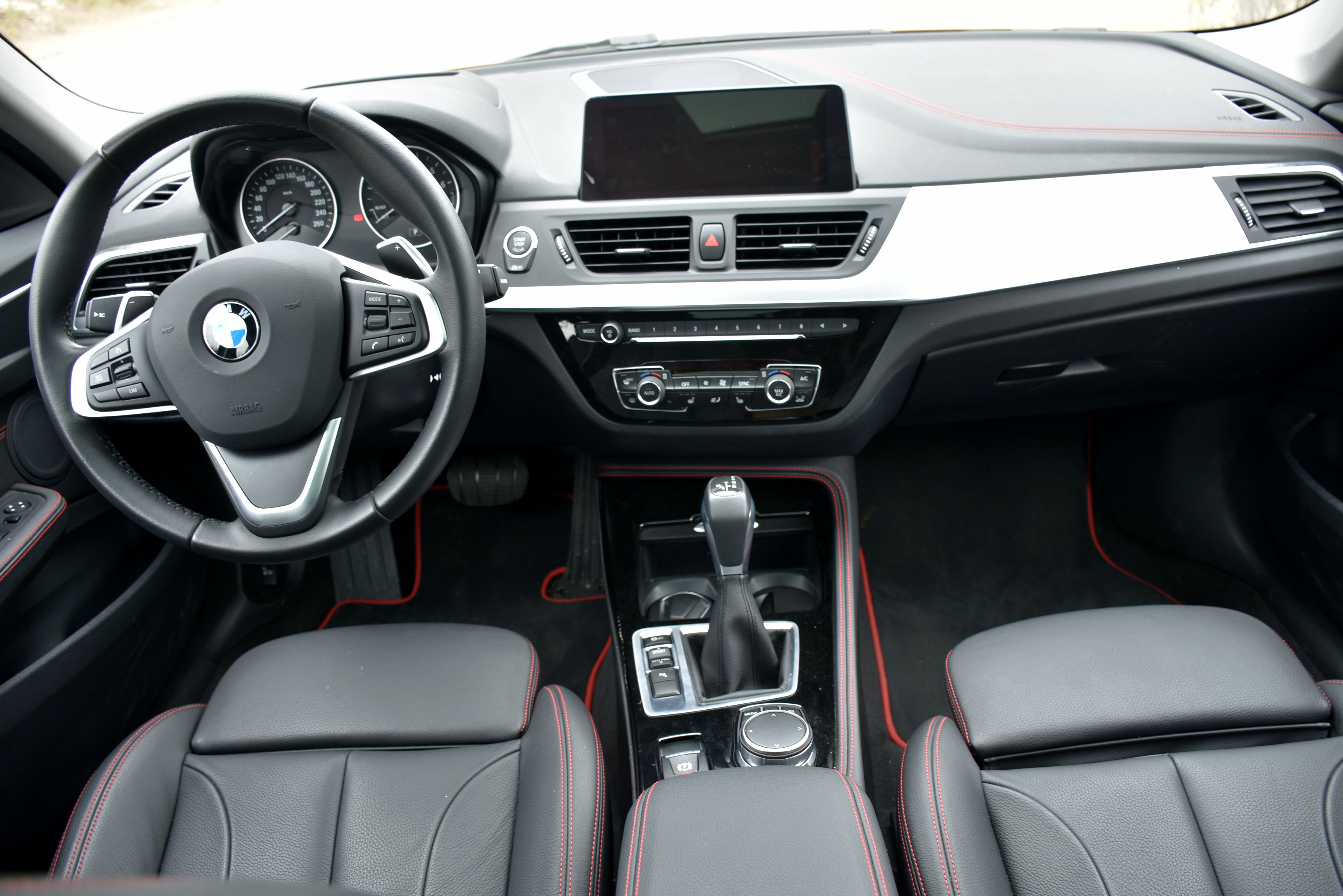 瞄准年轻化市场试驾华晨宝马1系三厢版125i