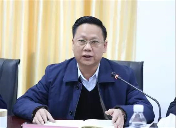 王明文在会上作表态发言,他说,本次来湘潭综保区任职,是一种新的考验