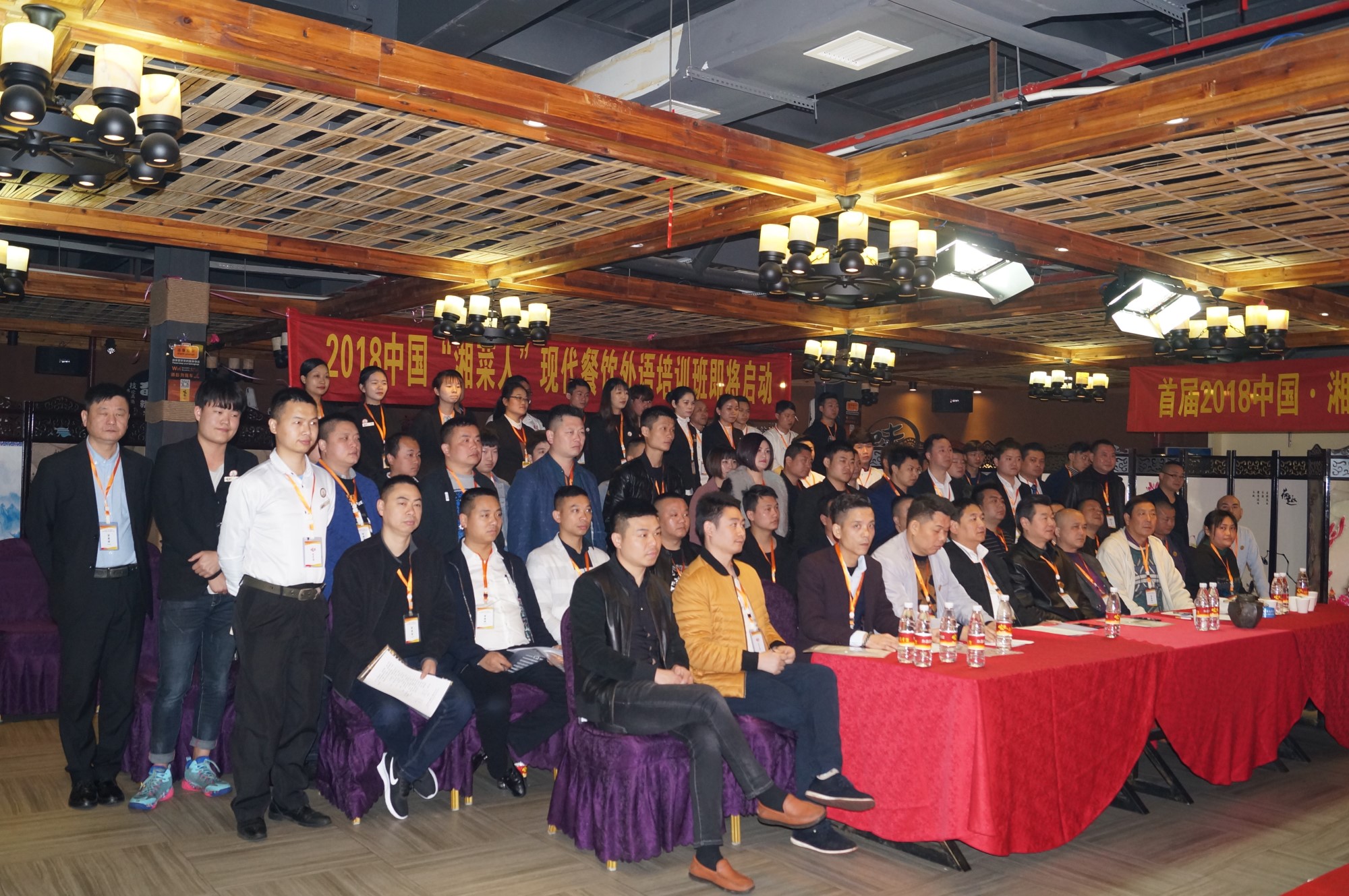 厨师学外语，味园举大旗