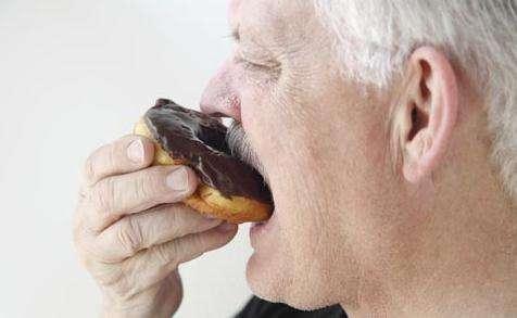 老人多咀嚼,可以预防阿尔茨海默症