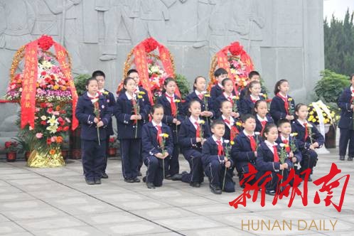衡阳市隆重举行“我们的节日·清明”暨“铭记·清明祭英烈”活动