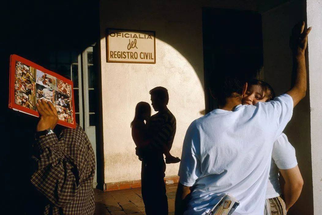 马格南摄影大师alex webb:色彩街头