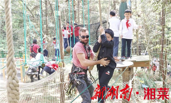 踏春出游季 “飞越丛林”受热捧
