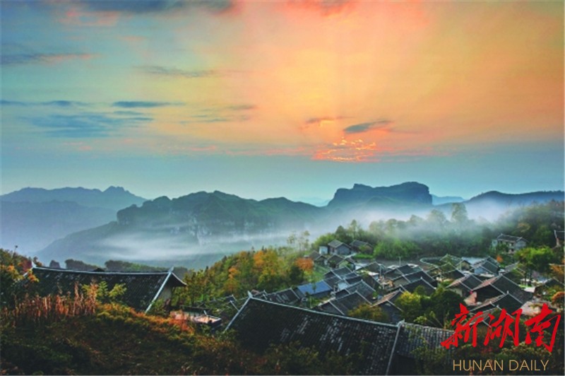 文明之花耀金龙——记全国文明村花垣县双龙镇金龙村