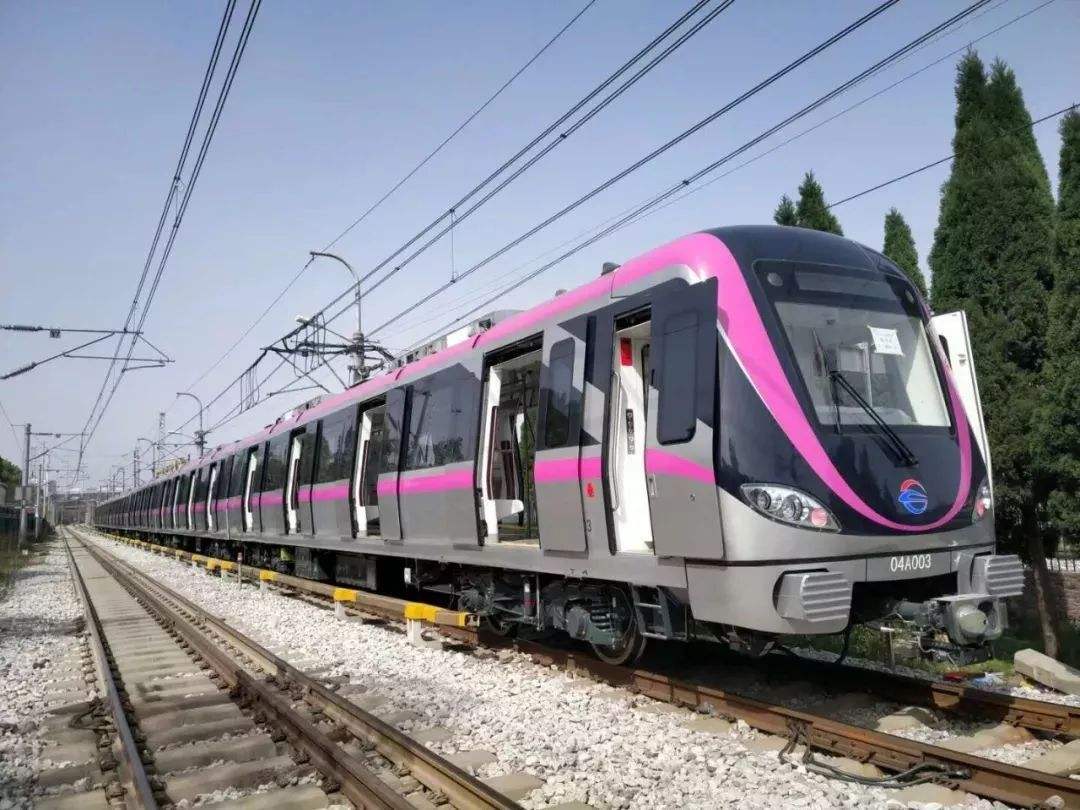 长沙地铁4号线首列车运抵长沙主题色为紫色有7项首创