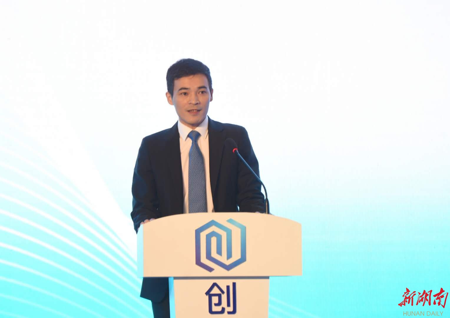 中证报价南方有限公司总经理吴博文讲话:他表示中证报价将依托报价