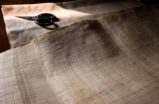 机器纺织出来的布,然而现代的夏布多是用,人们习惯于把所有的苎麻织物