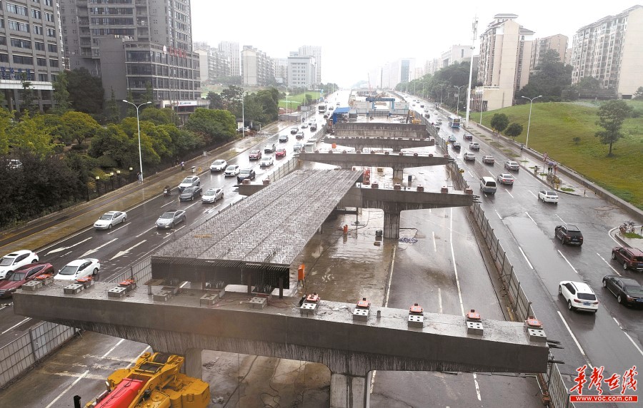 标志着湘府路快速化改造项目Ⅱ标段主线高架工程进入桥梁上部结构建设