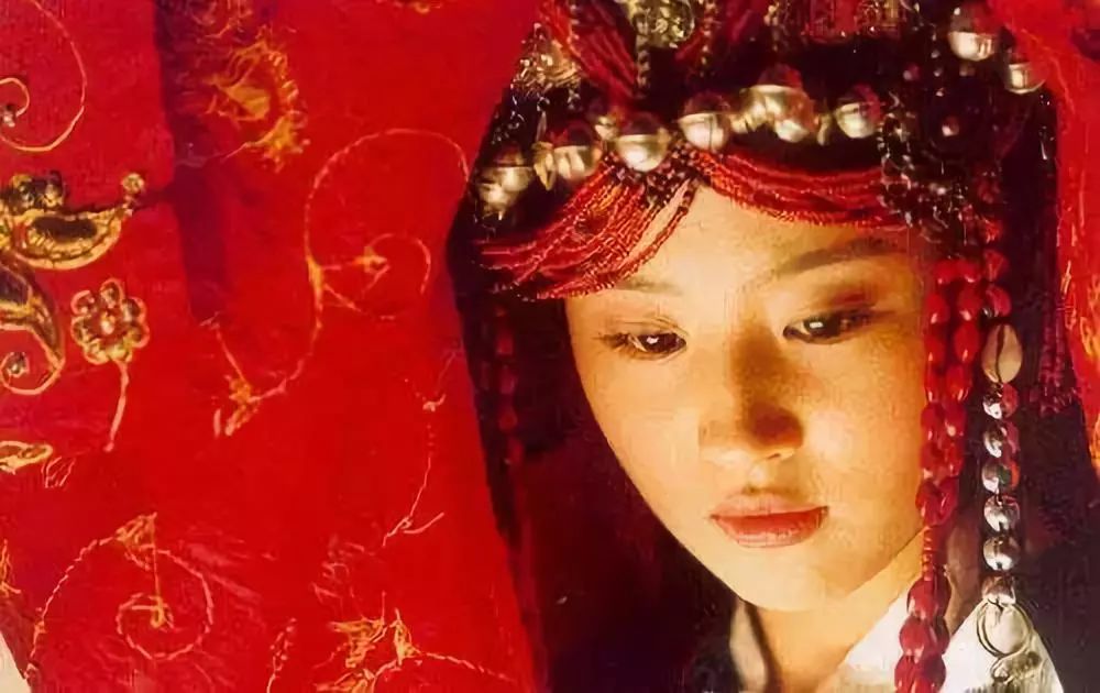 ""等你爹把那对儿金家皮枕拿回来,搓磨着手故作开心地念叨:一旁的阿娘