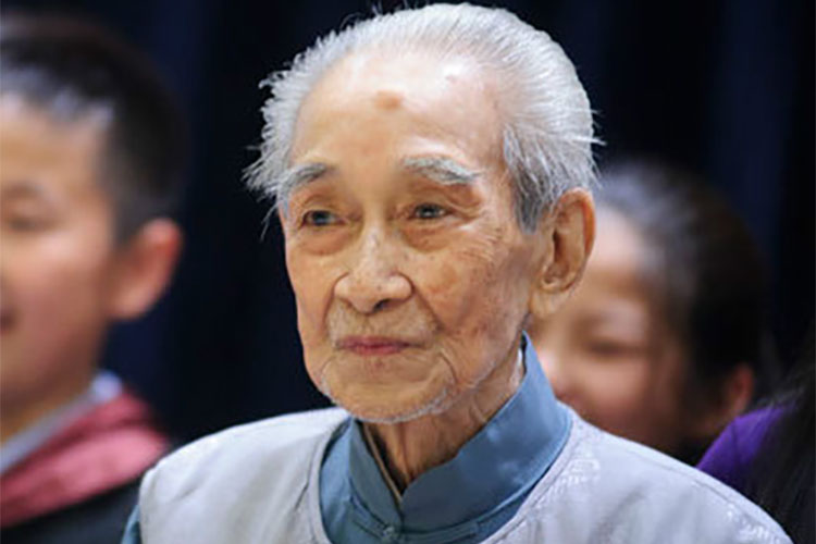 南懷瑾(1918年3月18日—2012年9月29日),出生於中國浙江溫州,中國當代