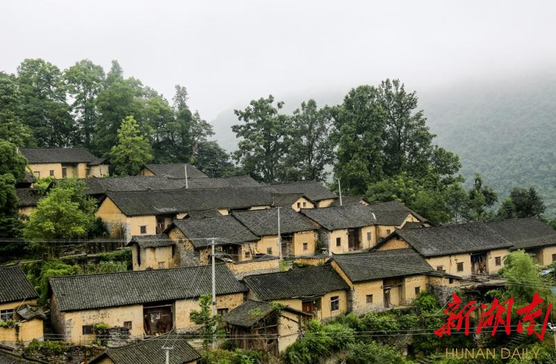 凤凰县凉灯村:画中苗寨 世外桃源