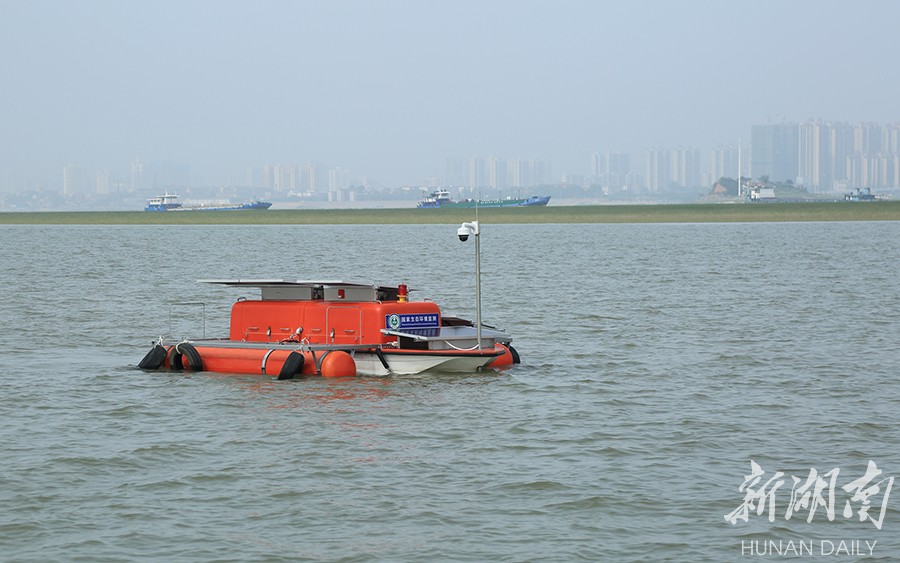 浮船站岗紧盯水质