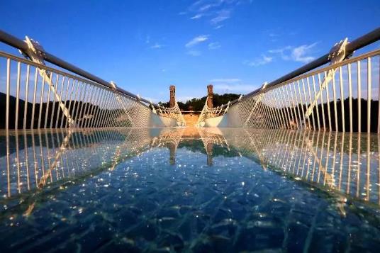 张家界大峡谷玻璃桥.采访对象供图3.