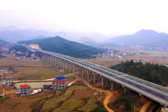 韶山旅游主干道开工建设
