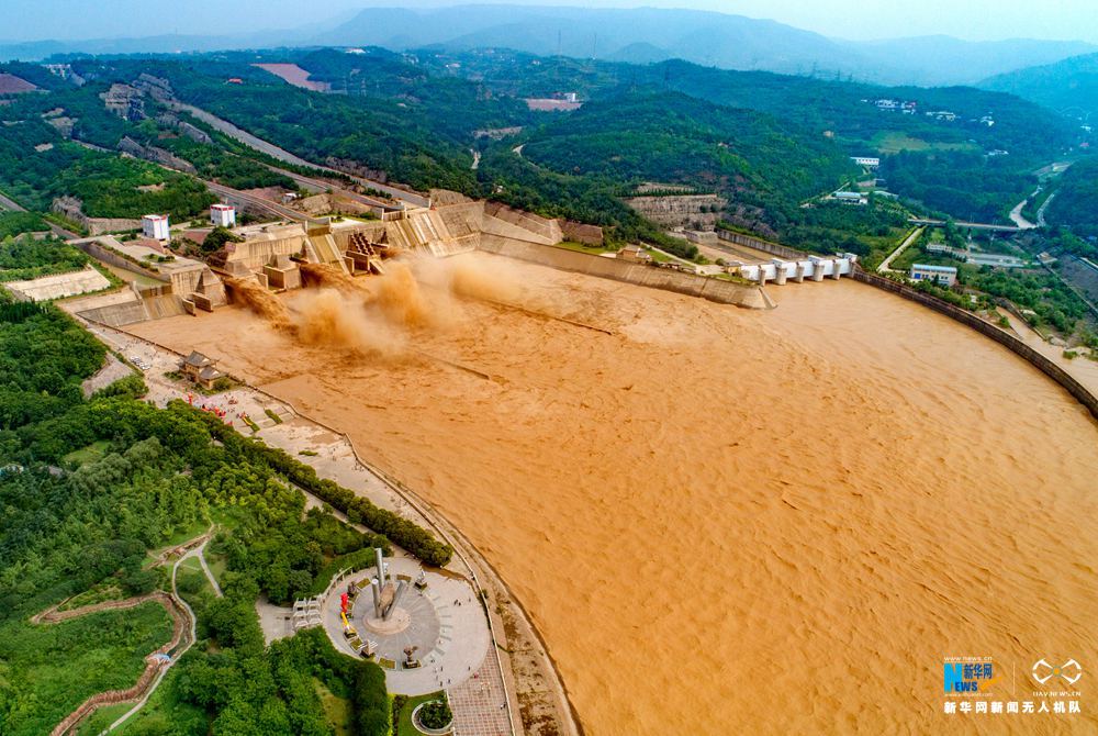 飞阅中国航拍小浪底水库黄河之水天上来