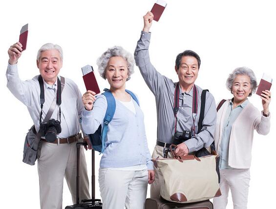 “银发行者”旅游安全指南：老年人出游该注意些什么？