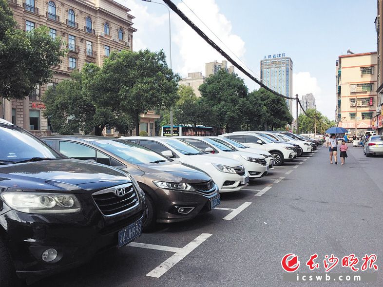 管理 长沙晚报帮帮团记者 邓艳红 实习生 叶香渝"雨花区朝晖路