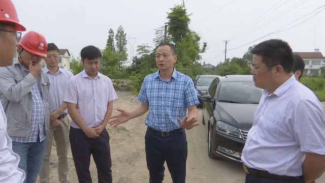 廖可元现场调度丹溪北路建设项目